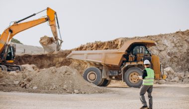 trabajador sexo masculino bulldozer cantera arena